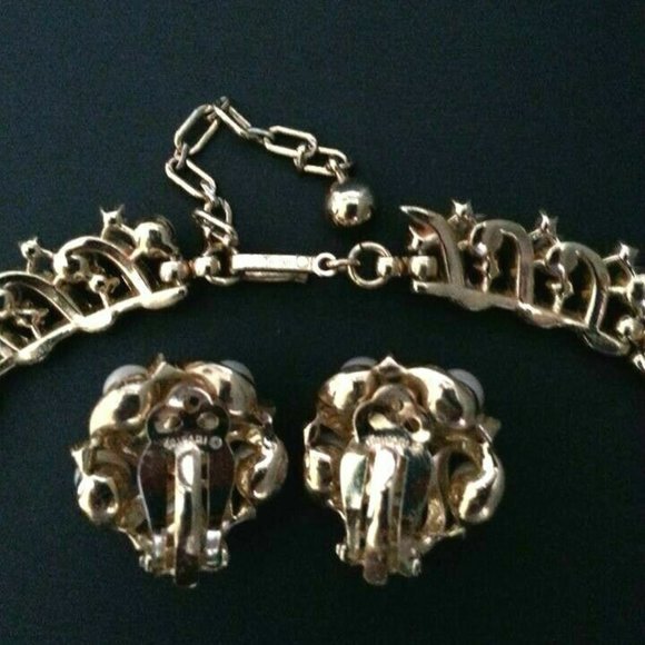 VINTAGE TRIFARI STONYBROOK SET OF NECKLACE EARRINGS PEARL CRYSTALS JEWELRY GOLD - Picture 9 of 10